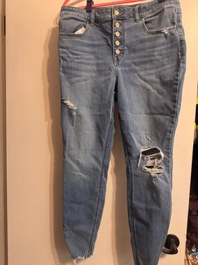 Maurices Light Blue Distressed Skinny Jeans with Button-Fly size Large